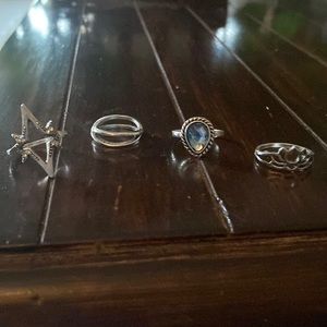 4 Silver rings. Size 6 and 8